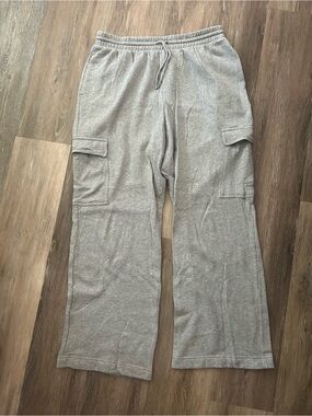 Old Navy Gray Cargo Sweatpants - Relaxed Fit